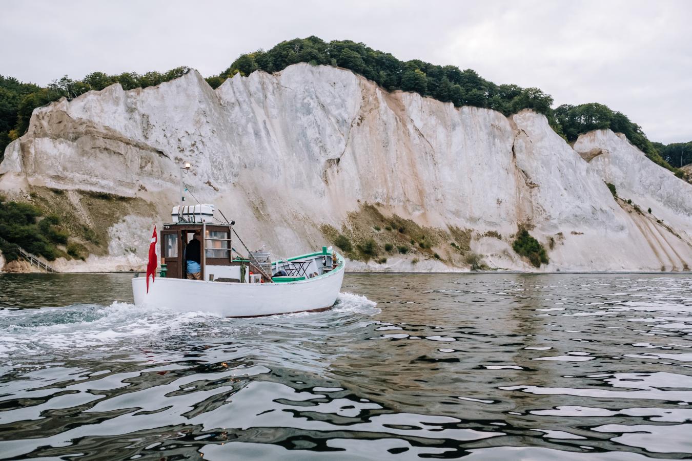 Båd ved Møns klint
